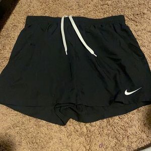 BLACK NIKE SHORTS